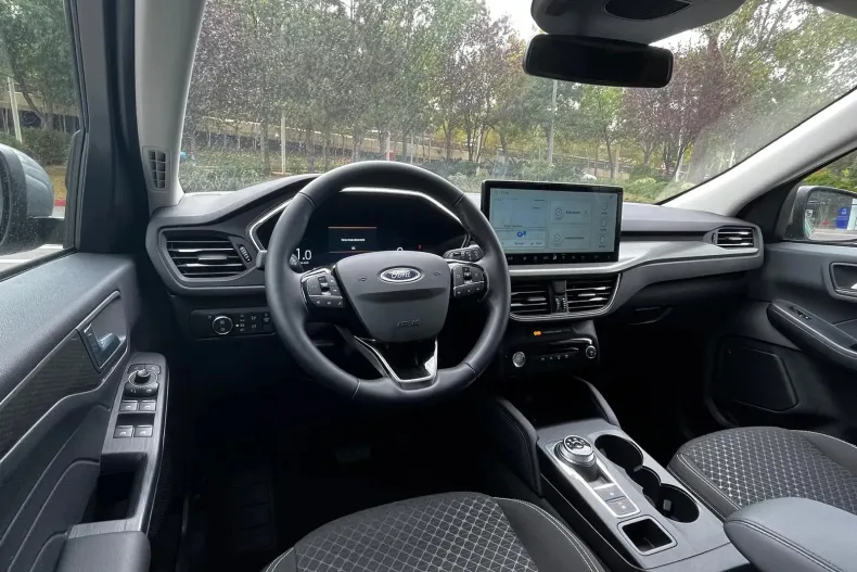 Ford Kuga din 2024 cu 6.000 km - oferta FOR123054 - foto 8