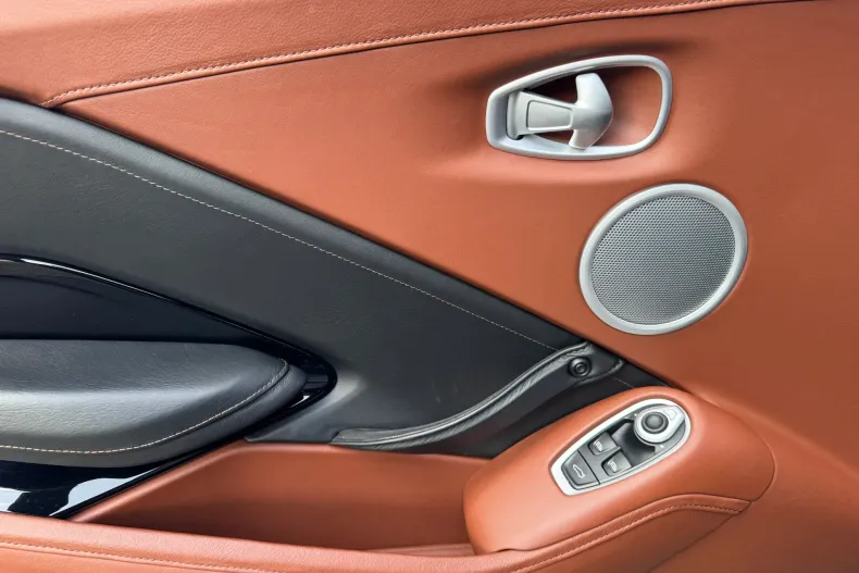 Aston Martin V8 Vantage din 2019 cu 28.276 km - oferta AST123089 - foto 17