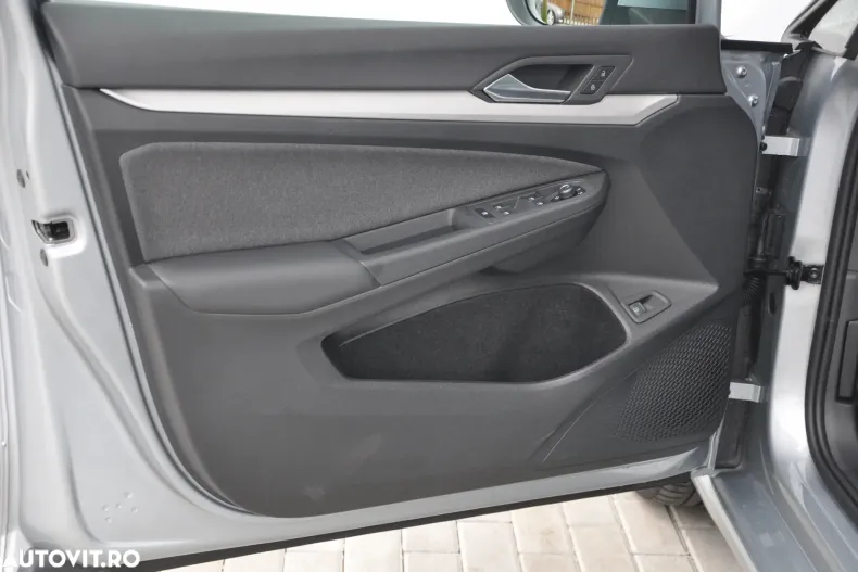 Volkswagen Golf din 2025 cu 11.000 km - oferta VOL123100 - foto 10