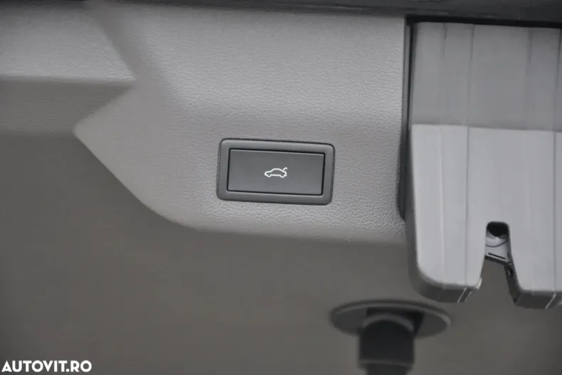 Volkswagen Multivan din 2025 cu 4.000 km - oferta VOL123104 - foto 40