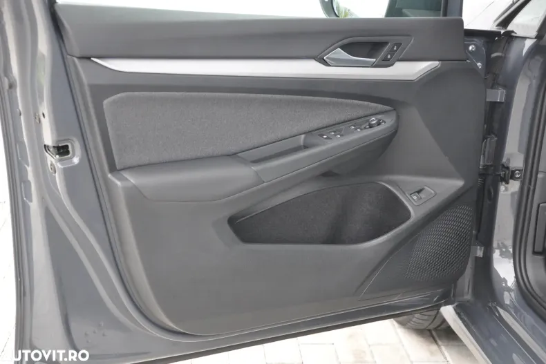 Volkswagen Golf din 2025 cu 6.000 km - oferta VOL123105 - foto 10