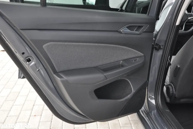 Volkswagen Golf din 2025 cu 6.000 km - oferta VOL123105 - foto 26
