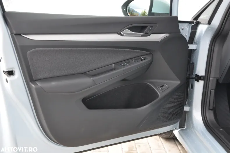 Volkswagen Golf din 2025 cu 4.000 km - oferta VOL123107 - foto 10