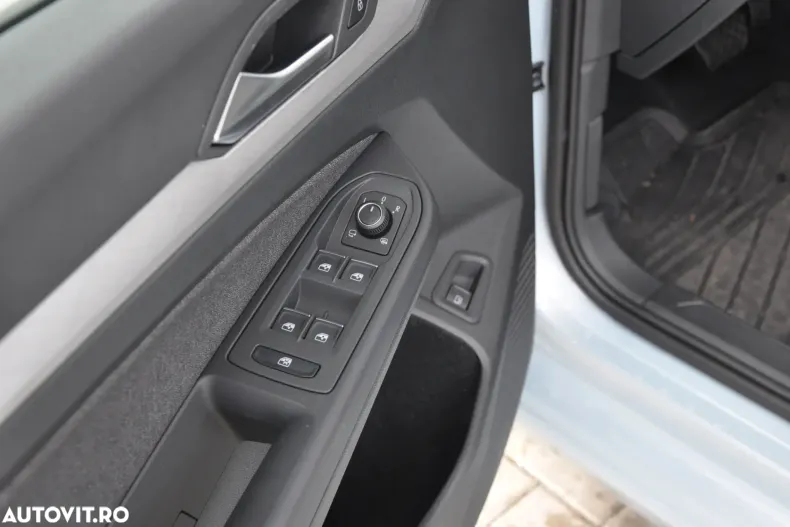 Volkswagen Golf din 2025 cu 4.000 km - oferta VOL123107 - foto 12