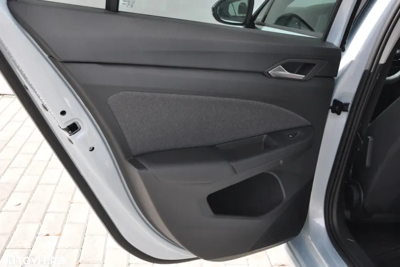 Volkswagen Golf din 2025 cu 4.000 km - oferta VOL123107 - foto 27