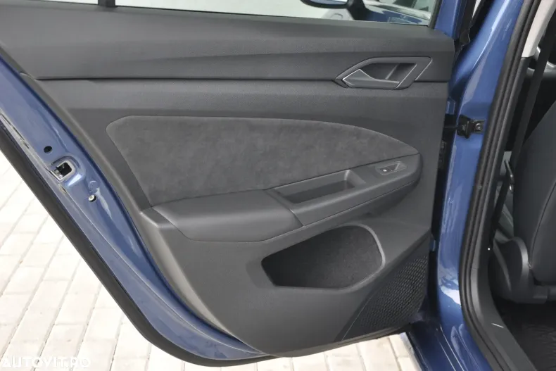 Volkswagen Golf din 2025 cu 800 km - oferta VOL123110 - foto 25