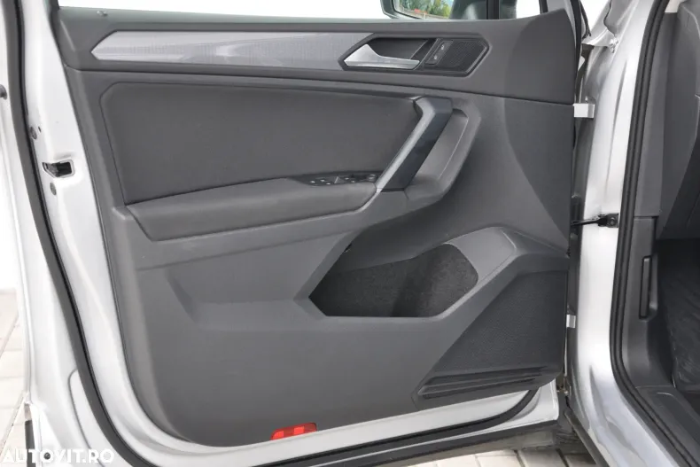 Volkswagen Tiguan din 2023 cu 47.865 km - oferta VOL123118 - foto 9