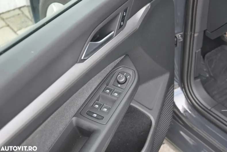 Volkswagen Golf din 2024 cu 42.490 km - oferta VOL123121 - foto 10