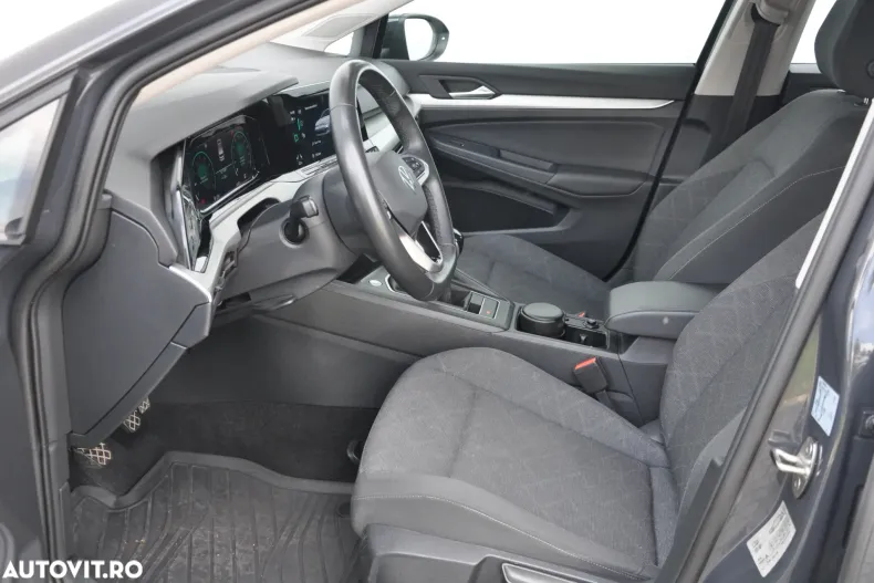 Volkswagen Golf din 2024 cu 42.490 km - oferta VOL123121 - foto 12