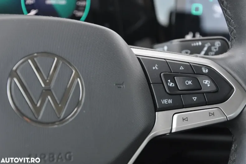 Volkswagen Golf din 2024 cu 42.490 km - oferta VOL123121 - foto 17