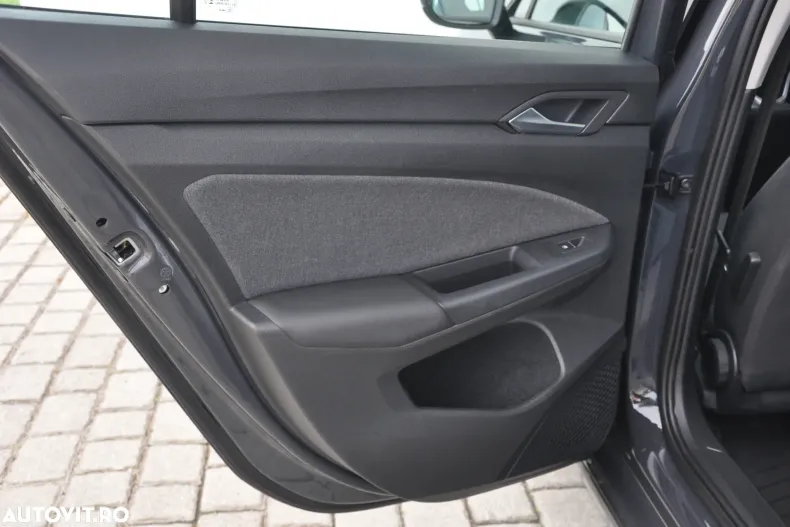 Volkswagen Golf din 2024 cu 42.490 km - oferta VOL123121 - foto 21