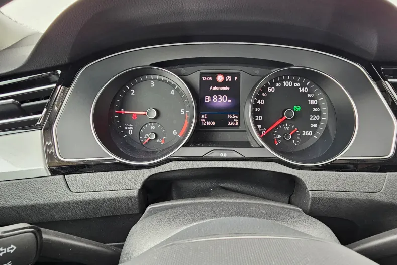 Volkswagen Passat din 2022 cu 121.808 km - oferta VOL123124 - foto 11