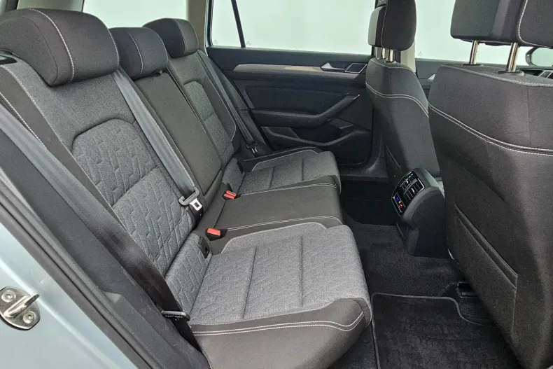 Volkswagen Passat din 2022 cu 121.808 km - oferta VOL123124 - foto 15