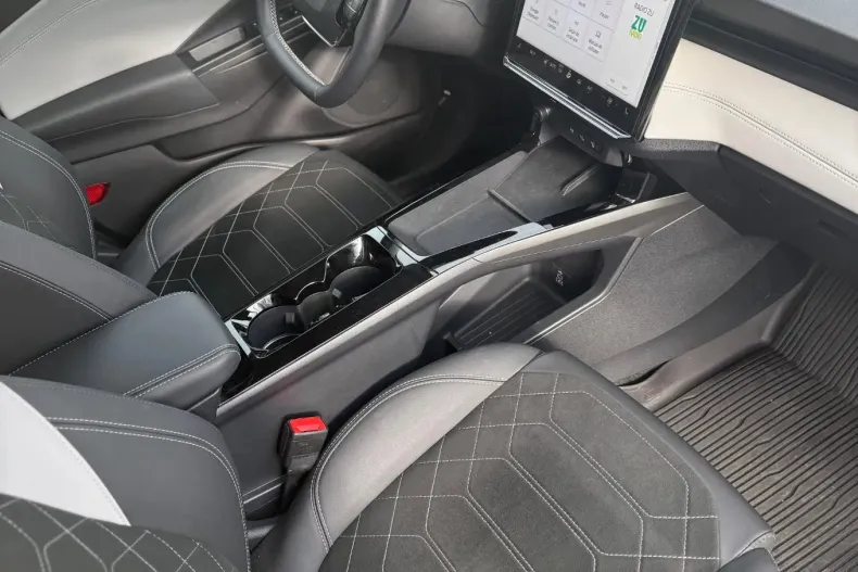 Ford Puma din 2025 cu 2.300 km - oferta FOR123131 - foto 7