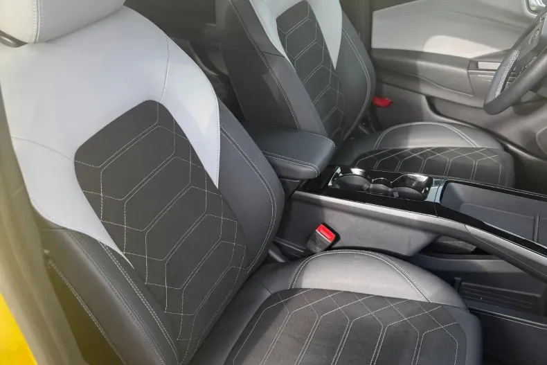 Ford Puma din 2025 cu 2.300 km - oferta FOR123131 - foto 8