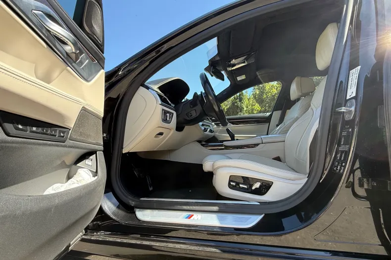 BMW Seria 7 din 2021 cu 111.309 km - oferta BMW123180 - foto 2