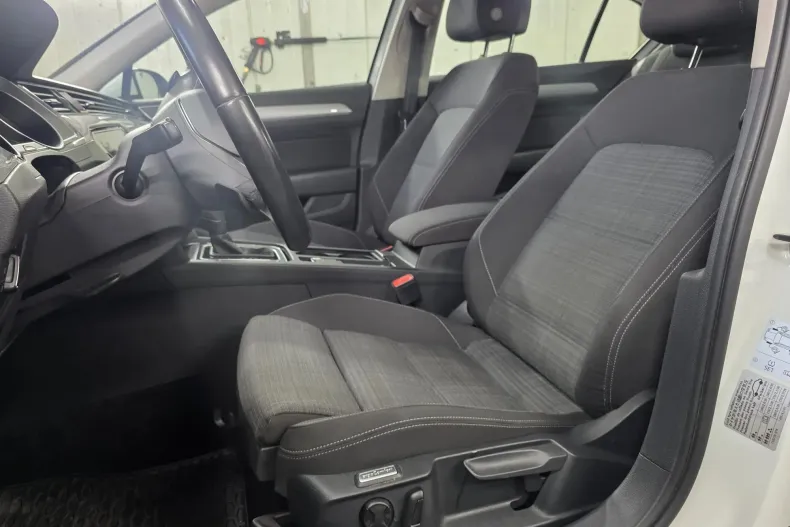 Volkswagen Passat din 2020 cu 63.222 km - oferta VOL123189 - foto 26