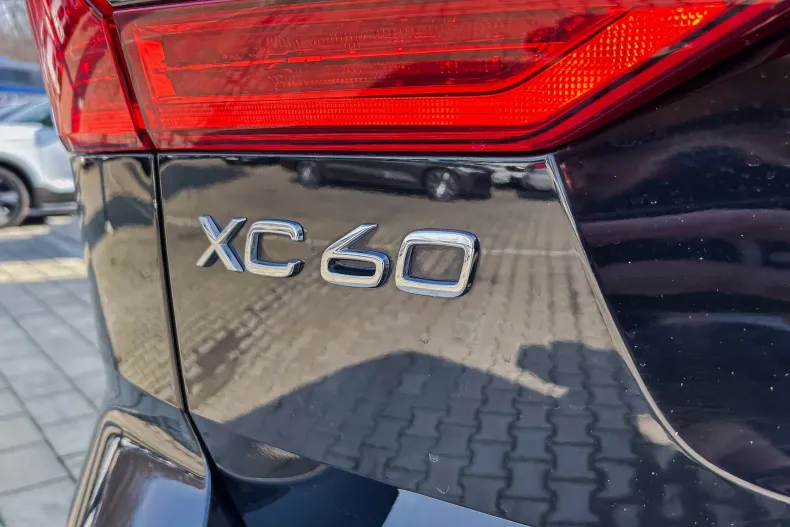 Volvo XC60 din 2022 cu 48.100 km - oferta VOL123201 - foto 9