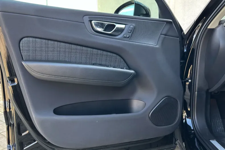 Volvo XC60 din 2022 cu 48.100 km - oferta VOL123201 - foto 23