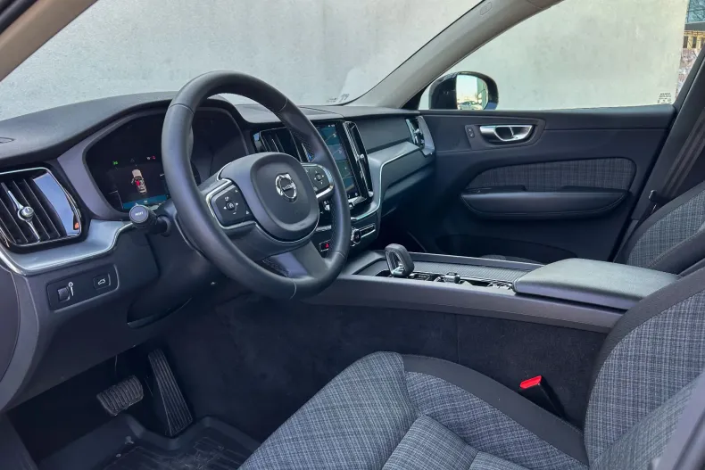 Volvo XC60 din 2022 cu 48.100 km - oferta VOL123201 - foto 25