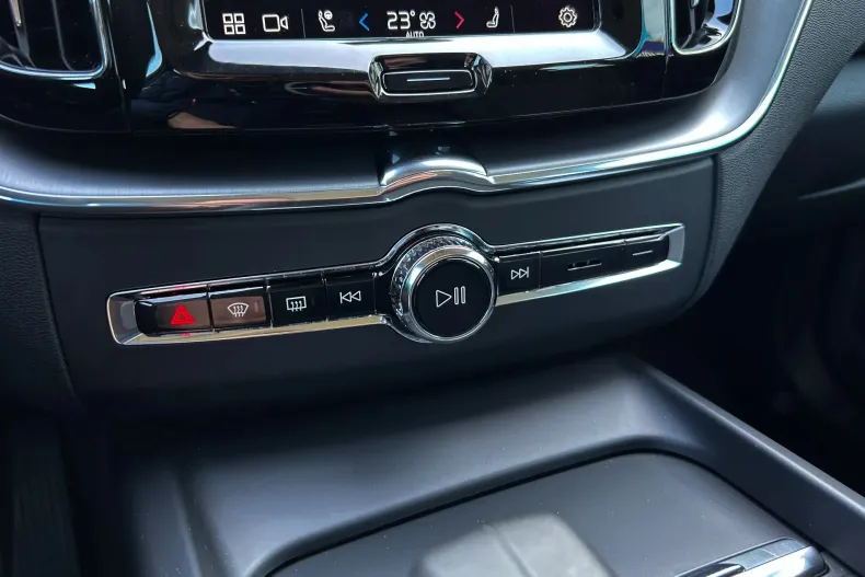 Volvo XC60 din 2022 cu 48.100 km - oferta VOL123201 - foto 36