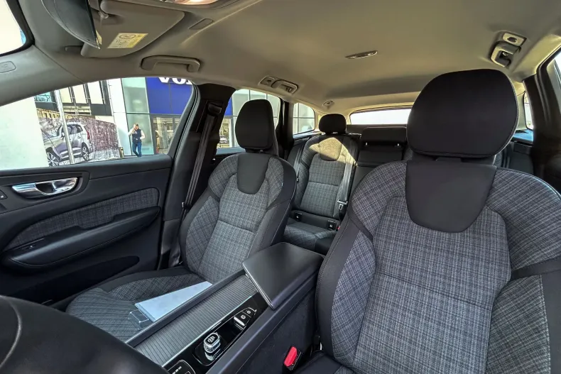 Volvo XC60 din 2022 cu 48.100 km - oferta VOL123201 - foto 39