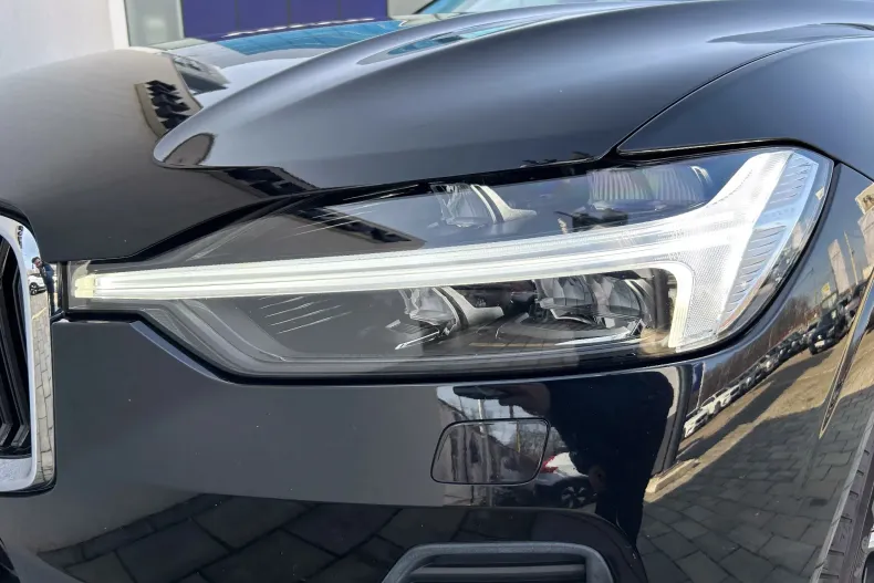 Volvo XC60 din 2022 cu 48.100 km - oferta VOL123201 - foto 40