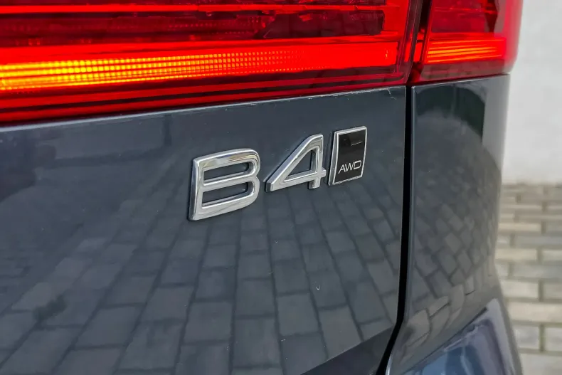 Volvo XC60 din 2023 cu 18.900 km - oferta VOL123203 - foto 6