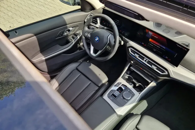 BMW Seria 3 din 2024 cu 65 km - oferta BMW123369 - foto 10