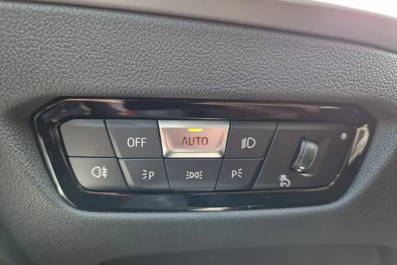 BMW Seria 3 din 2024 cu 65 km - oferta BMW123369 - foto 16