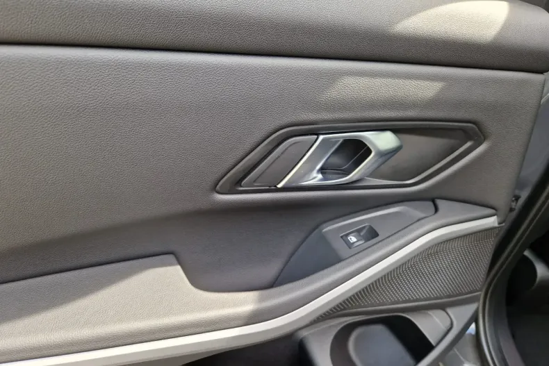 BMW Seria 3 din 2024 cu 65 km - oferta BMW123369 - foto 25