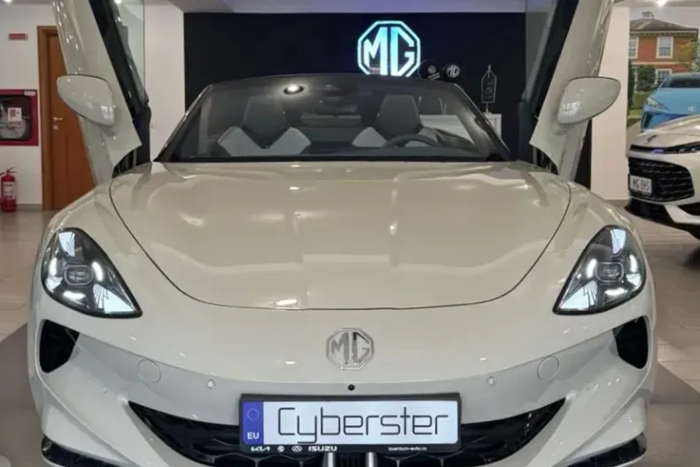 MG Cyberster din 2025 cu 1 km - oferta MG0123449 - foto 3