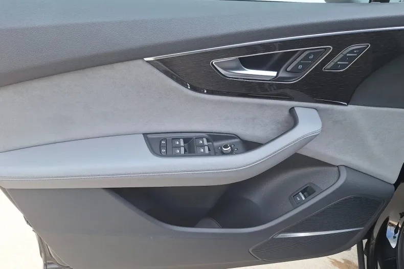 Audi Q7 din 2024 cu 22.524 km - oferta AUD123516 - foto 6