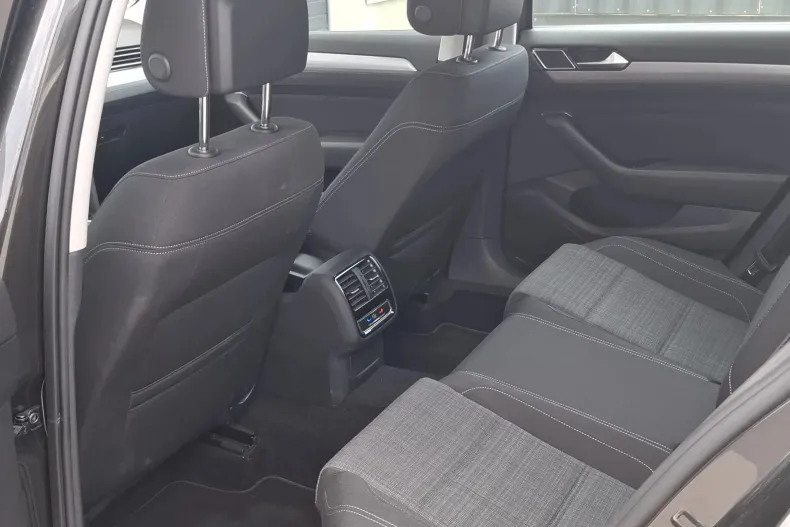 Volkswagen Passat din 2022 cu 92.804 km - oferta VOL123519 - foto 12