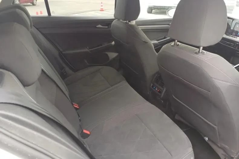 Volkswagen Golf din 2024 cu 23.926 km - oferta VOL123524 - foto 14