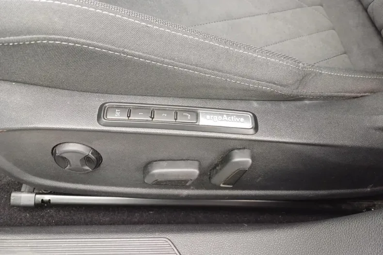 Volkswagen Golf din 2024 cu 23.926 km - oferta VOL123524 - foto 19