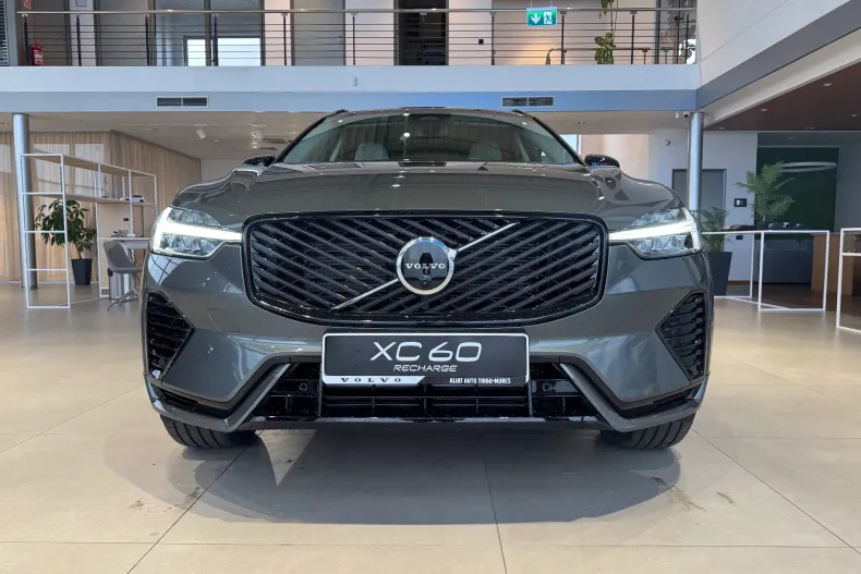 Volvo XC60 din 2025 cu 9 km - oferta VOL123551 - foto 2