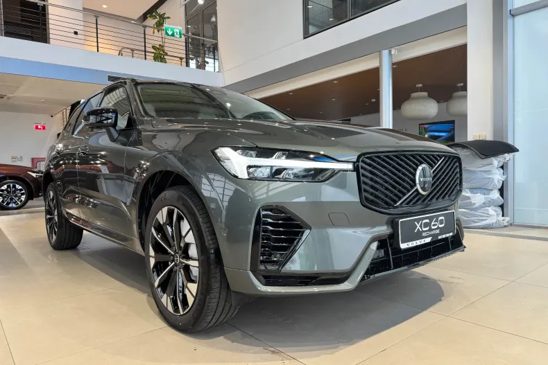 Volvo XC60 din 2025 cu 9 km - oferta VOL123551 - foto 3
