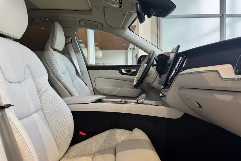 Volvo XC60 din 2025 cu 9 km - oferta VOL123551 - foto 10