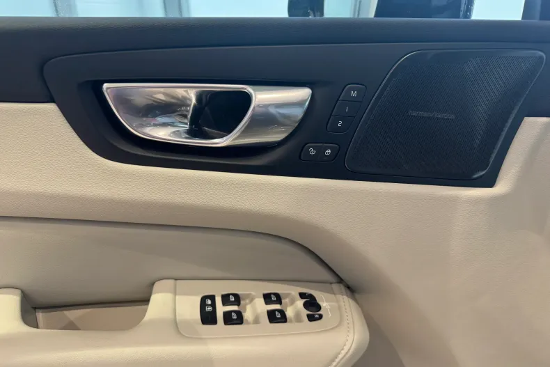 Volvo XC60 din 2025 cu 9 km - oferta VOL123551 - foto 17