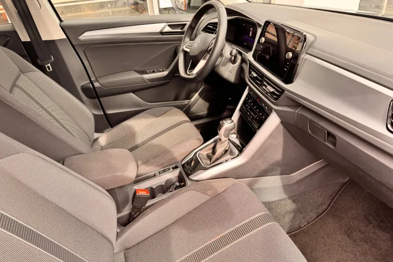 Volkswagen T-Roc din 2024 cu 15.000 km - oferta VOL123570 - foto 9