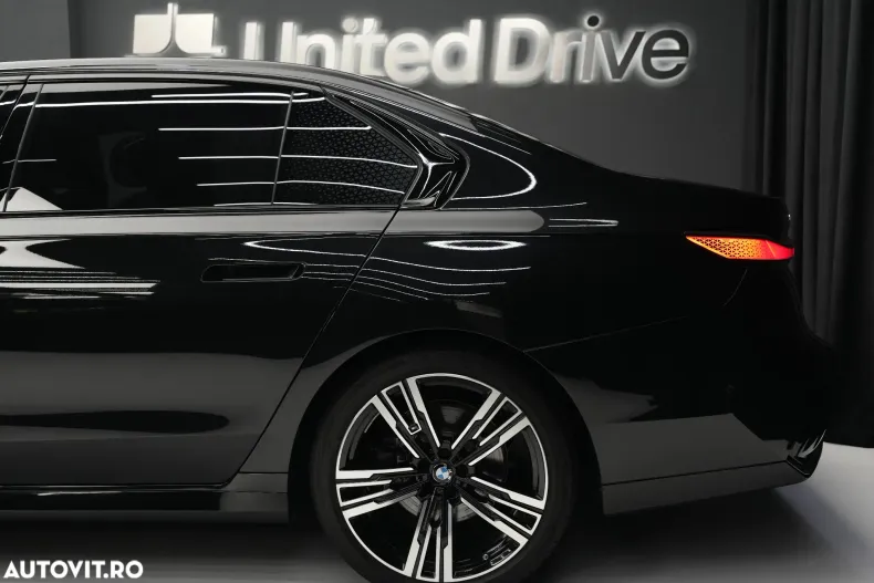 BMW Seria 7 din 2024 cu 15.050 km - oferta BMW123609 - foto 10