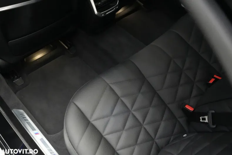 BMW Seria 7 din 2024 cu 15.050 km - oferta BMW123609 - foto 17