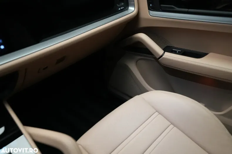 Porsche Cayenne din 2023 cu 13.811 km - oferta POR123619 - foto 24
