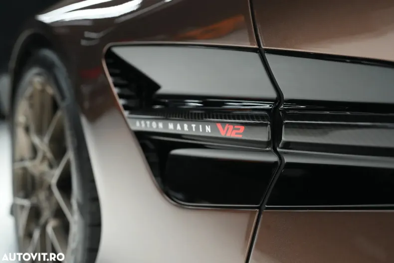 Aston Martin Vanquish din 2025 cu 1.666 km - oferta AST123622 - foto 9