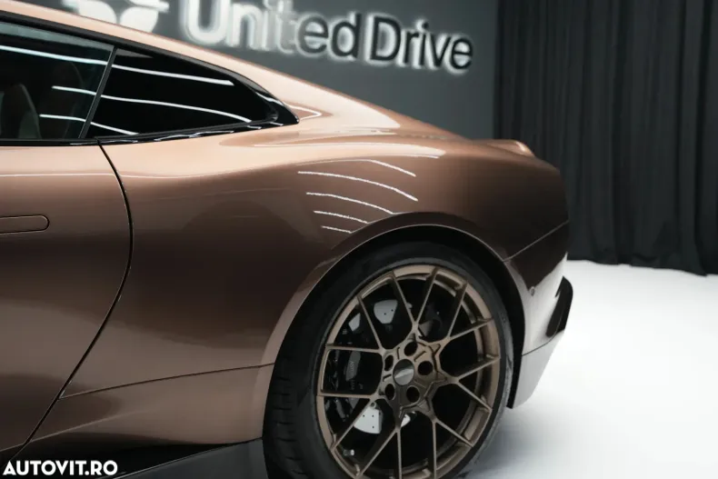 Aston Martin Vanquish din 2025 cu 1.666 km - oferta AST123622 - foto 39