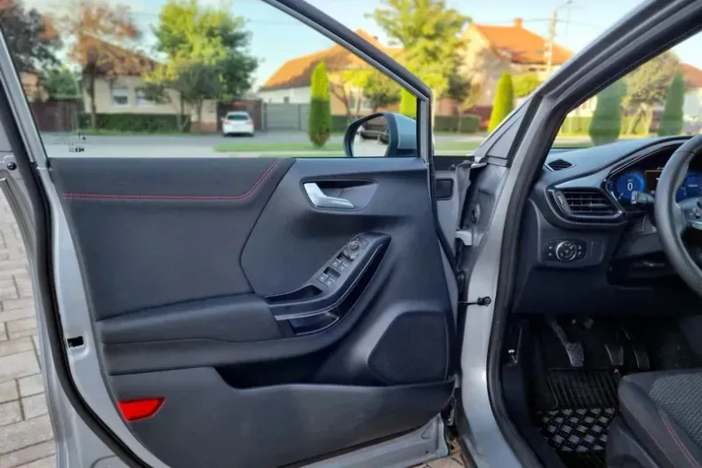 Ford Puma din 2023 cu 93.390 km - oferta FOR123700 - foto 8