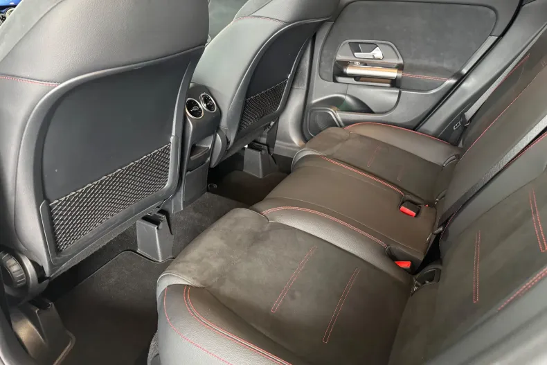 Mercedes-Benz GLA din 2024 cu 25.800 km - oferta MER123770 - foto 12