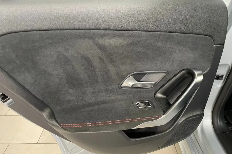 Mercedes-Benz A din 2024 cu 10.468 km - oferta MER123786 - foto 24