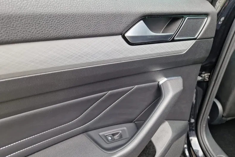 Volkswagen Passat din 2020 cu 99.578 km - oferta VOL123804 - foto 7